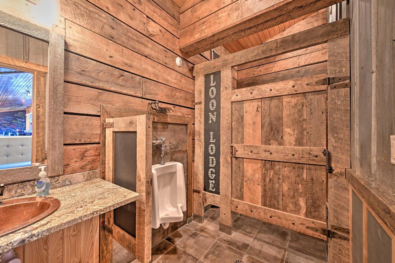 Massive Hatfield Loon Lodge With Roller Rink Exterior photo